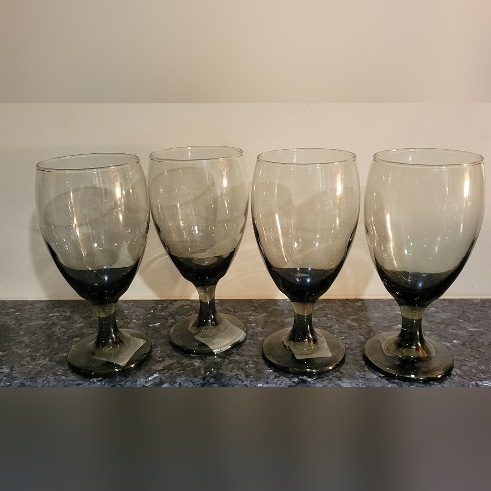 Greenbrier Glassware 13.5 oz Gray Water Goblet/Wine Glass
